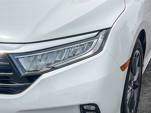 Used 2023 Honda Odyssey Elite image 3