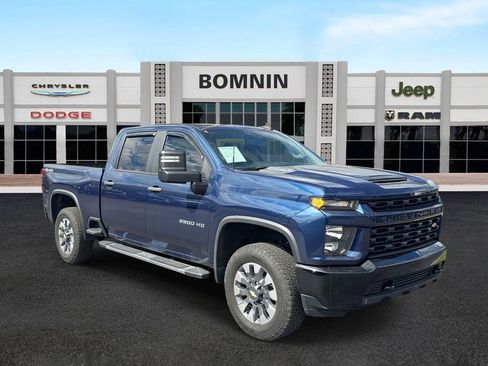 Used 2022 Chevrolet Silverado 2500 Custom w/ Custom Value Package AWD/4WD image 2