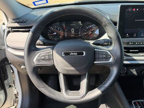 Used 2022 Jeep Compass Latitude image 23