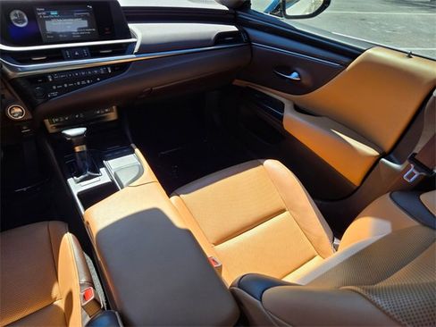 Used 2019 Lexus ES 350 Luxury w/ Premium Package image 17