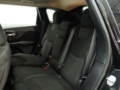 Used 2016 Jeep Cherokee Latitude AWD/4WD image 29