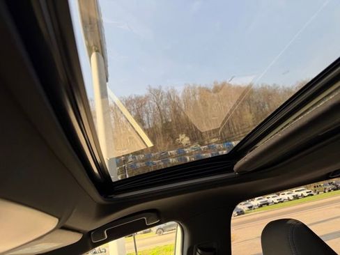 Used 2022 Toyota RAV4 SE w/ Convenience Package image 32