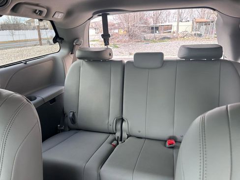 Used 2020 Toyota Sienna XLE Premium w/ Carpet Mat Package image 11