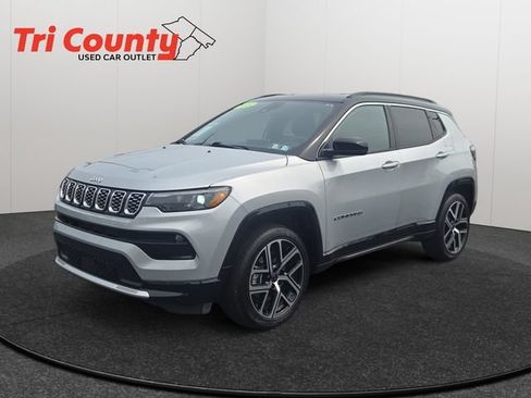Used 2025 Jeep Compass Limited w/ Elite Group AWD/4WD image 3
