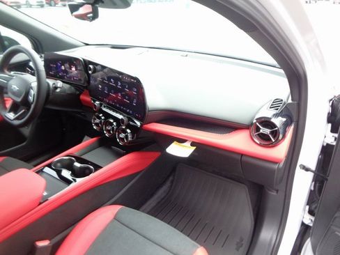 New 2025 Chevrolet Blazer EV RS image 28