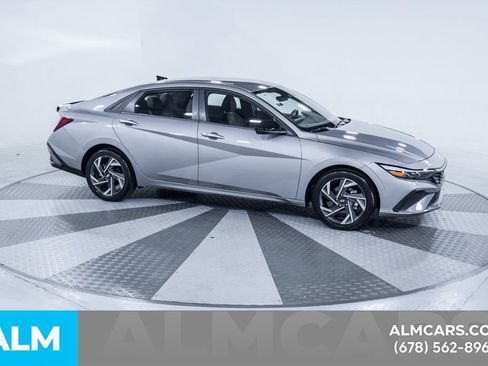 Used 2025 Hyundai Elantra Sport image 13