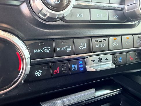 Used 2023 Ford F250 Lariat w/ Lariat Ultimate Package AWD/4WD image 17