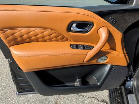 Used 2024 INFINITI QX80 Sensory image 16