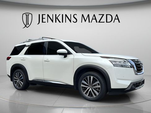 Used 2022 Nissan Pathfinder Platinum w/ Cargo Package FWD image 1