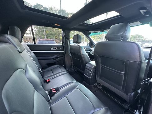 Used 2016 Ford Explorer XLT w/ Equipment Group 202A AWD/4WD image 9