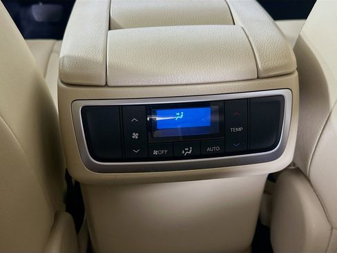 Used 2019 Toyota Highlander XLE image 26