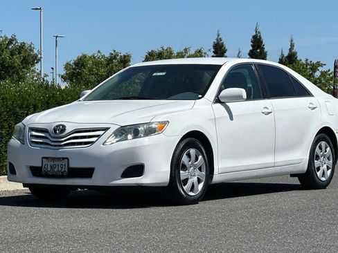 Used 2010 Toyota Camry LE FWD image 8