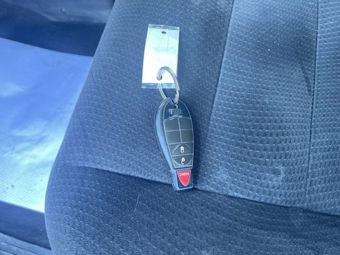 Used 2016 Dodge Grand Caravan SE FWD image 33