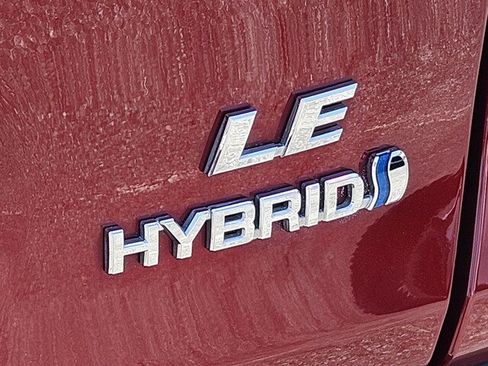 Used 2023 Toyota RAV4 LE AWD/4WD image 30