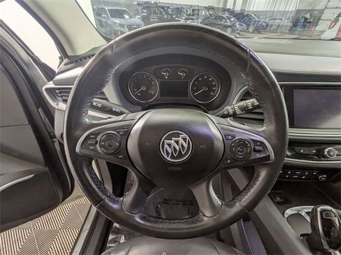 Used 2018 Buick Enclave Essence image 18