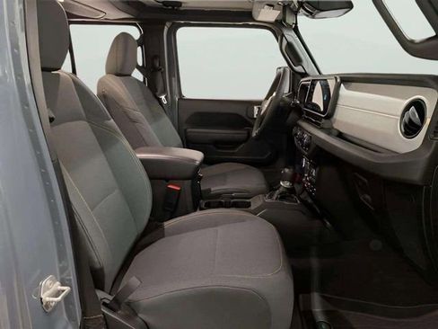 Used 2024 Jeep Wrangler Unlimited image 30