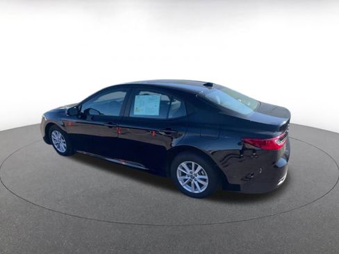 Used 2025 Toyota Camry LE image 10
