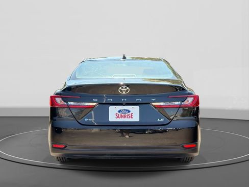Used 2025 Toyota Camry LE FWD image 5