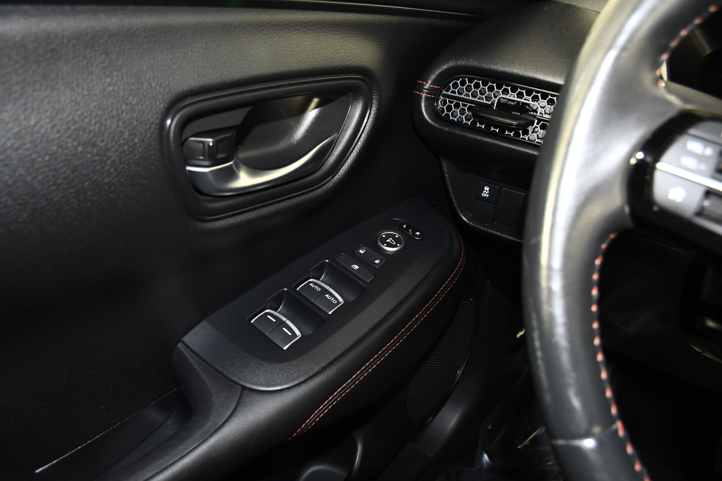 Certified 2024 Honda HR-V Sport image 32