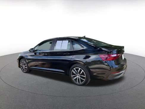 Used 2025 Volkswagen Jetta SE image 11