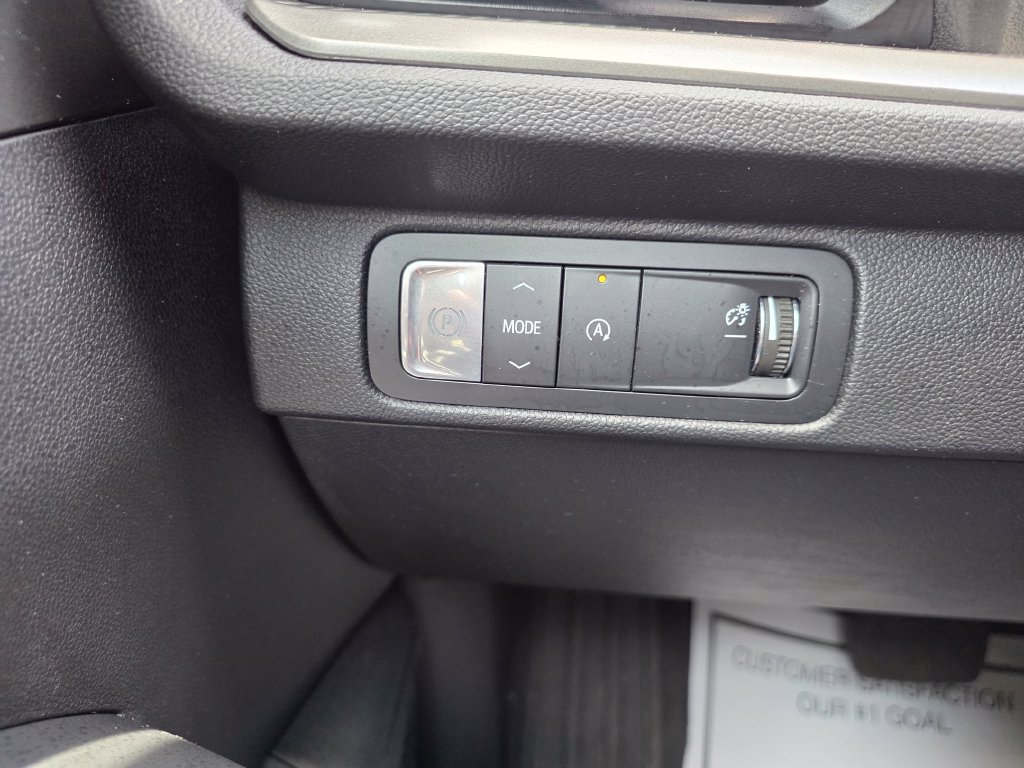 Used 2026 Chevrolet Traverse LT w/ Driver Confidence Package FWD image 31