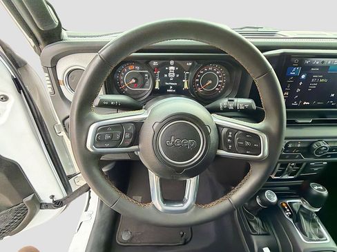Used 2024 Jeep Wrangler Sahara image 36