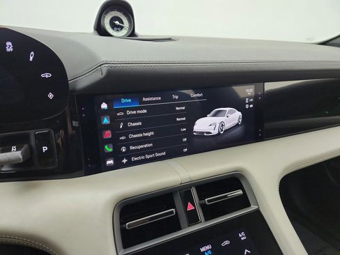 Used 2020 Porsche Taycan image 12