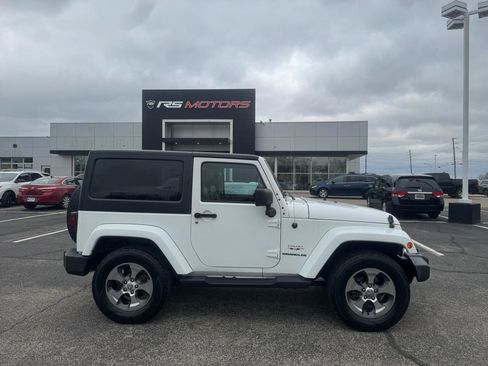 Used 2017 Jeep Wrangler Sahara w/ Connectivity Group image 3