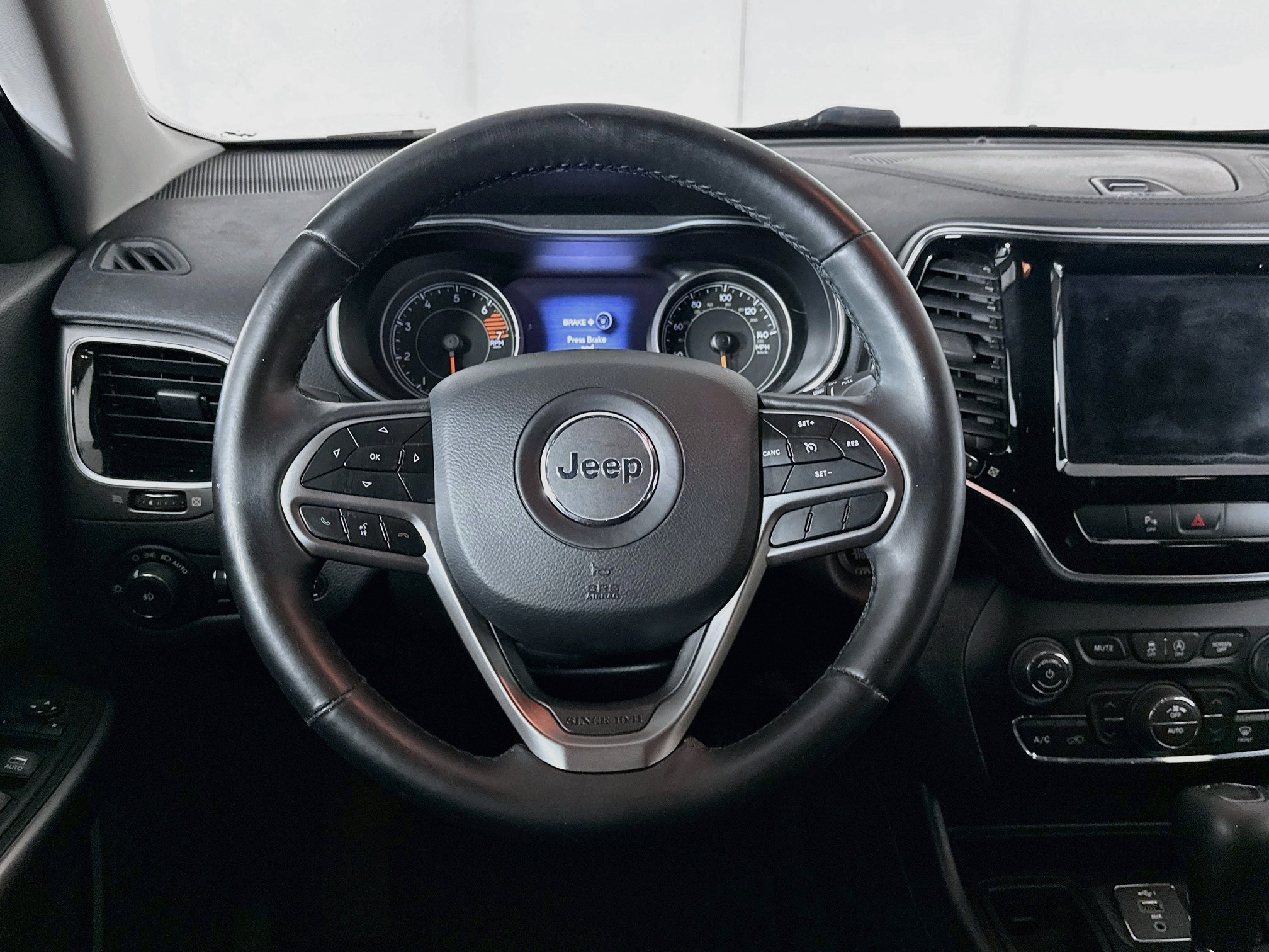 Used 2019 Jeep Cherokee Limited FWD image 17