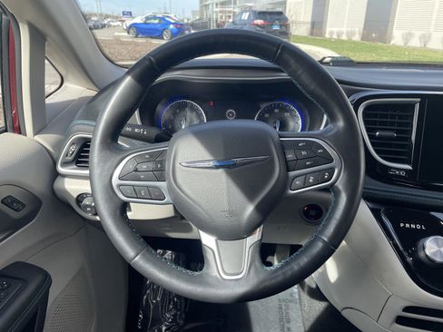 Used 2021 Chrysler Pacifica Touring-L w/ Premium & Safety Sphere Group image 22