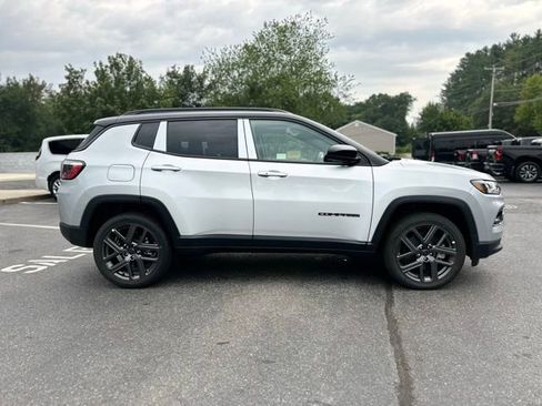 New 2025 Jeep Compass Limited w/ Sun & Sound Group AWD/4WD image 7
