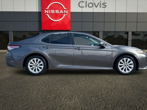 Used 2018 Toyota Camry LE FWD image 9