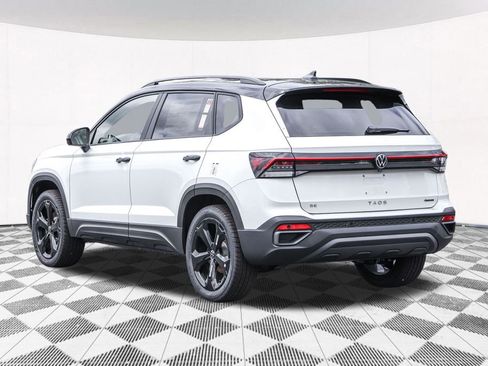 Used 2025 Volkswagen Taos SE image 12