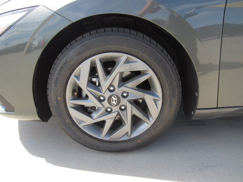 Used 2024 Hyundai Elantra SEL FWD image 5
