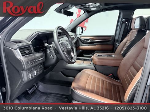 Used 2023 GMC Yukon XL Denali Ultimate AWD/4WD image 10