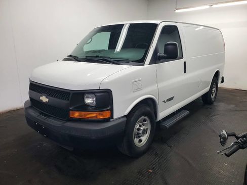 Used 2015 Chevrolet Express 2500 image 1