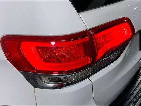 Used 2019 Jeep Grand Cherokee Limited image 41