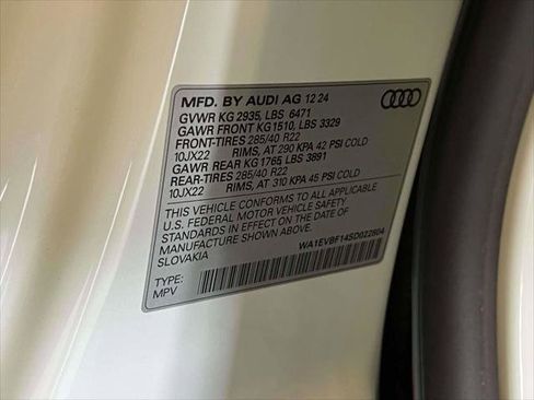 Used 2025 Audi Q8 Premium Plus image 18