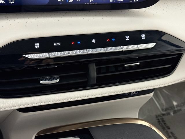 Used 2025 Buick Enclave Avenir w/ Super Cruise Package AWD/4WD image 16