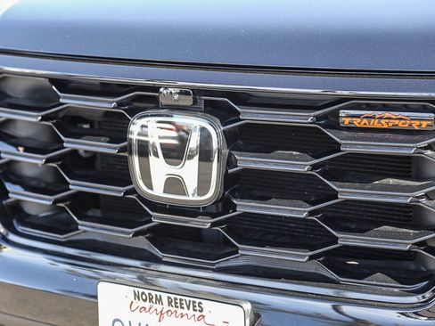 Used 2025 Honda Pilot TrailSport image 6