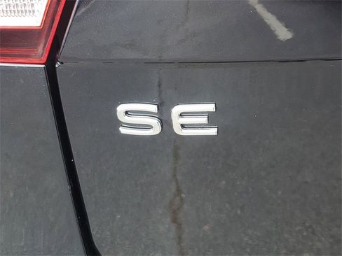 Certified 2024 Volkswagen Tiguan SE R-Line image 7