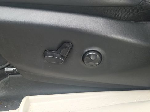 Used 2023 Chrysler Pacifica Touring-L FWD image 30