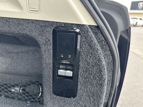 Used 2023 Land Rover Range Rover SE image 25