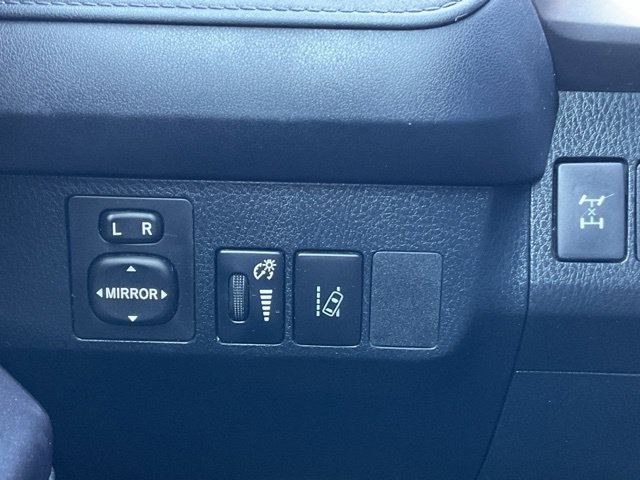 Used 2018 Toyota RAV4 LE AWD/4WD image 32