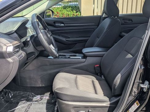 Used 2025 Nissan Altima 2.5 SV FWD image 14