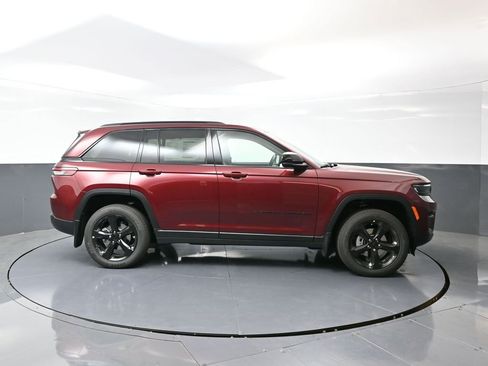 New 2025 Jeep Grand Cherokee Altitude w/ Trailer Tow Package image 4