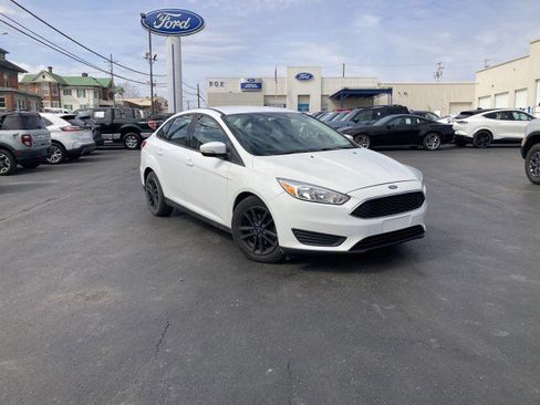 Used 2017 Ford Focus SE image 1