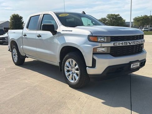 Used 2020 Chevrolet Silverado 1500 Custom w/ Custom Value Package AWD/4WD image 4