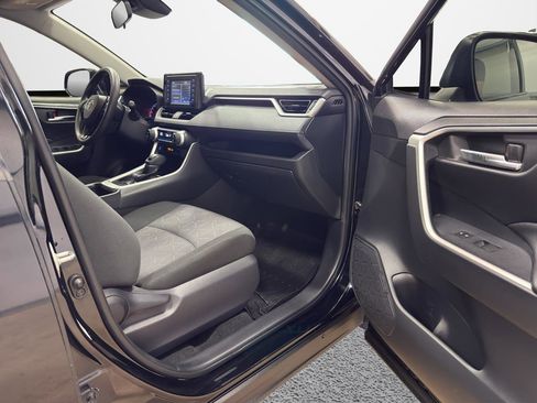 Used 2019 Toyota RAV4 XLE image 26