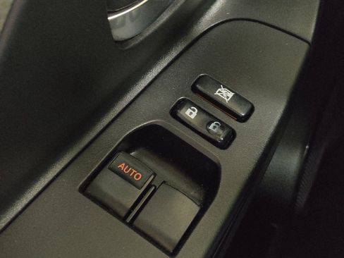 Used 2018 Toyota Yaris LE image 27